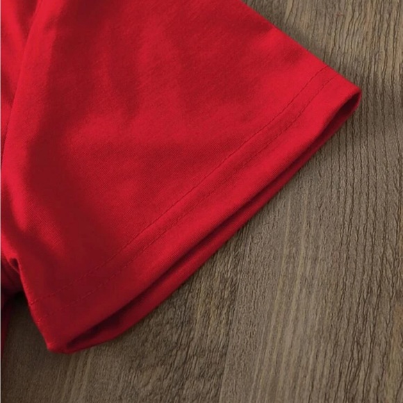 Women’s NWT Red Leopard Heart Graphic Tee - Picture 4 of 5